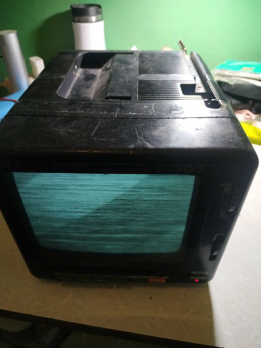 Маленький телевизор elekta e-707 неробочий