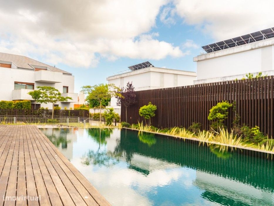Apartamento T2 de Luxo com Jardim Privativo no Restelo, inserido em...