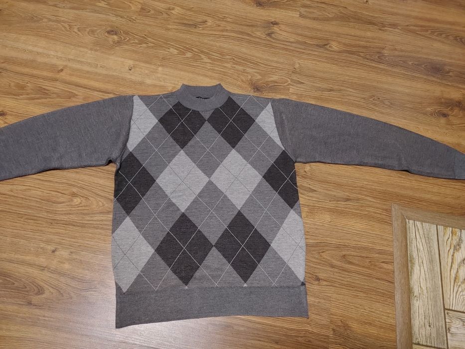 Красивый мужской свитер