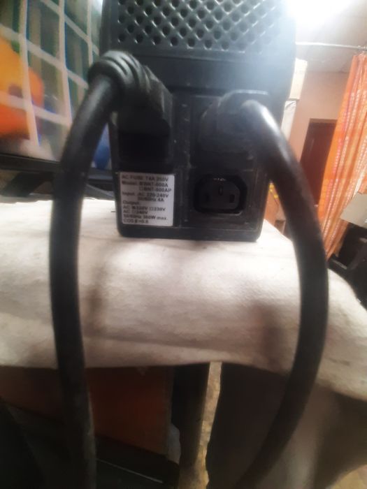 UPS Блок Безперебійного живлення