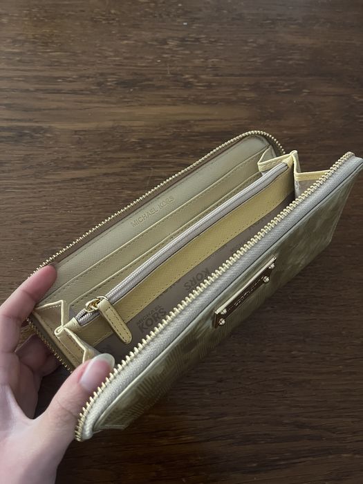 Carteira da Michael Kors em dourado
