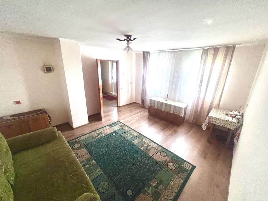 Хата,гараж,сауна,озеро,літня кухня,стайня,