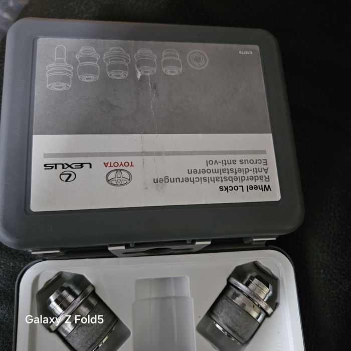 Nowe nakretki zabezpieczające Toyota CHR Yaris Corolla Auris Camry