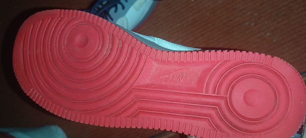 Шикарні кросівки NIKE в ідеальному стані