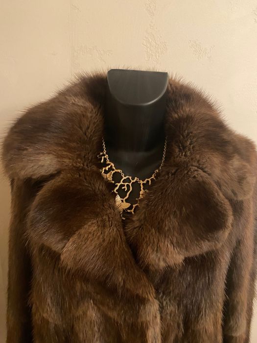 Шуба из дикой норки длинная цвет соболь