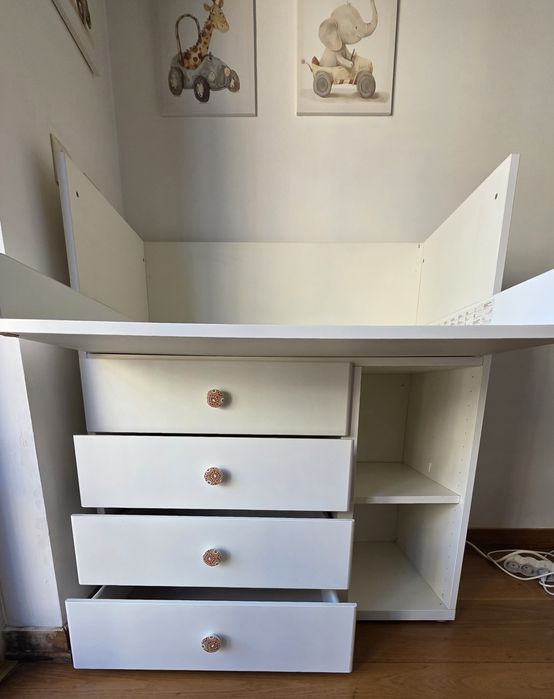 Fraldário/secretária