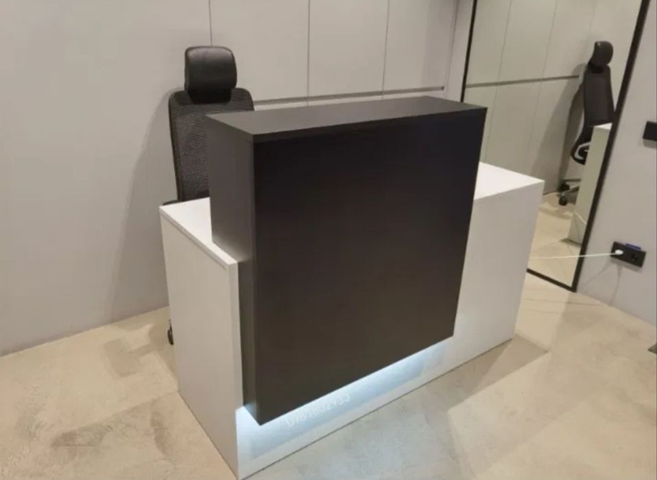 Рецепція. Ресепшн. Стійка адміністратора