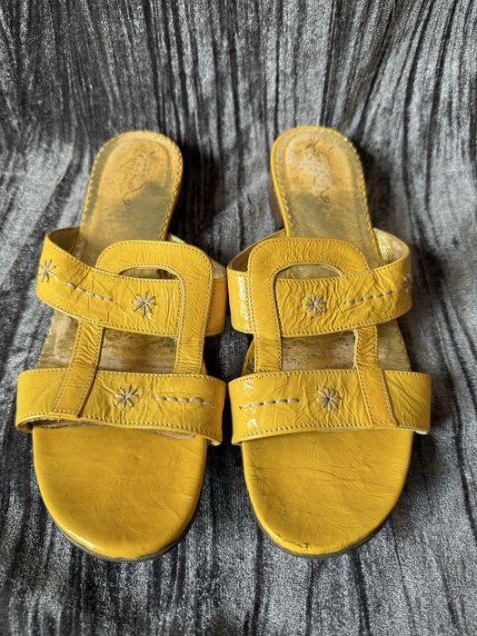 Skórzane klapki Laura Rosa 39