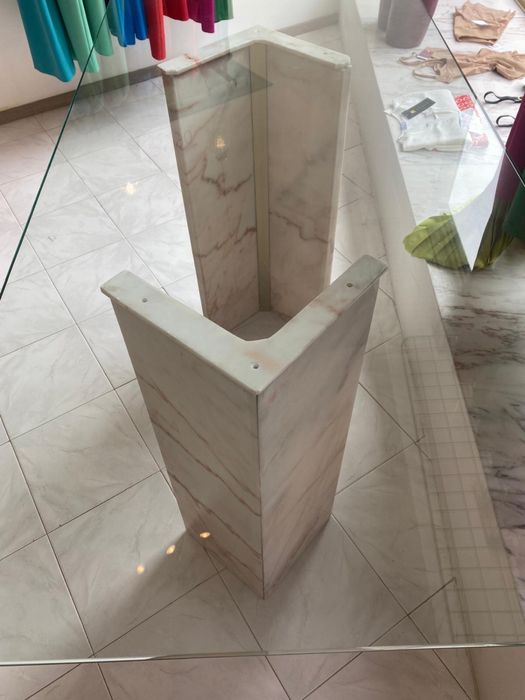 Marble and Glass Counter64285172223107123