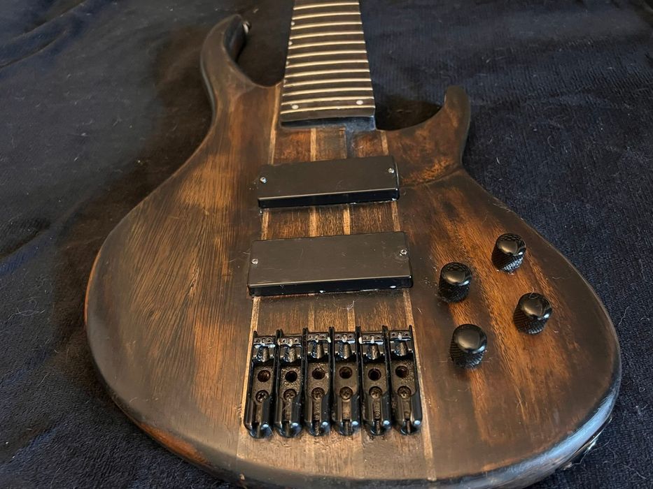 Peavey Grind 6 NTB sześcio strunowa gitara basowa