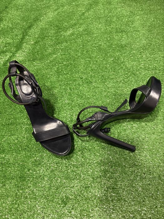 Оригінал нові шкіряні босоніжки