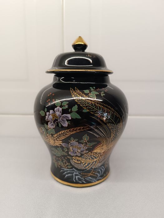Pote Porcelana Preto. Pássaros. Antiguidades 18 cm