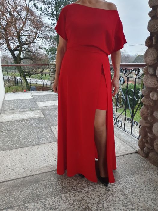 Dluga suknia wieczorowa czerwona