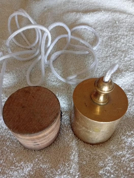 Selling a mason's plumb bob.64738476998659121