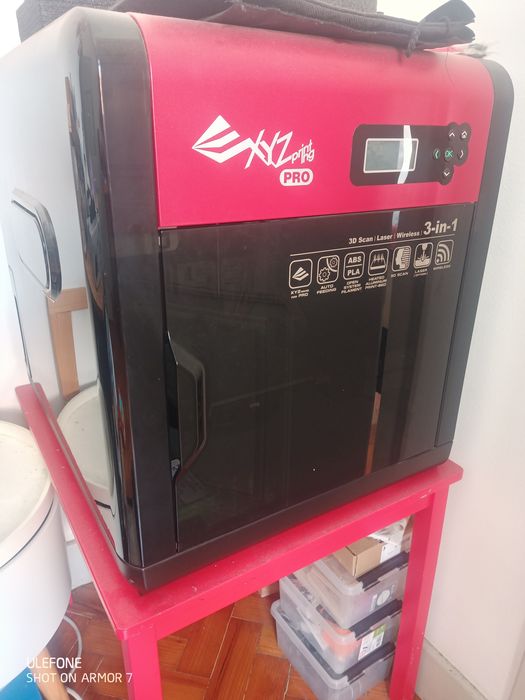 Impressora 3D e gravação a laser