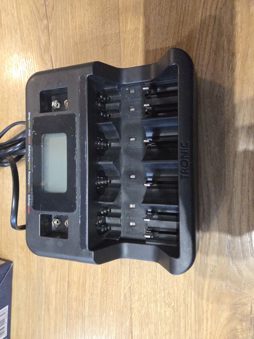 Ładowarka do akumulatorów akumulatorów  bateri AA AAA C  D 9V