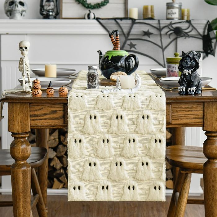 Bieżnik na stół welurowy Halloween duchy beżowy 33x230 cm