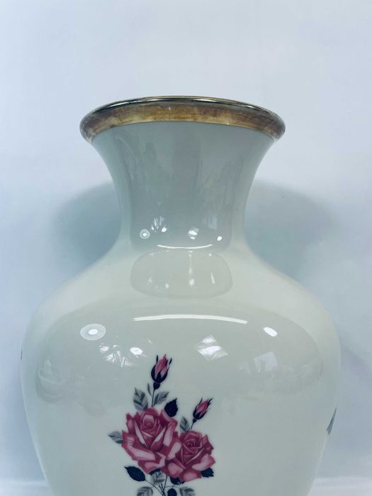 Duży wazon porcelanowy z rózami