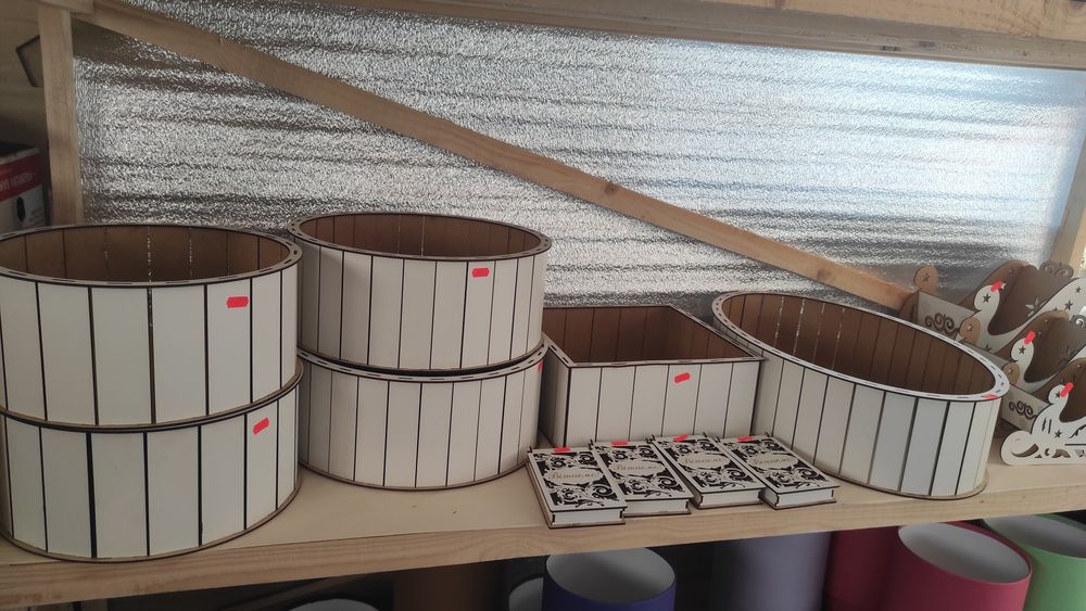 Коробки для квітів. Упаковка для квітів.