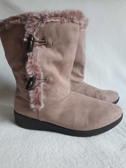 Чоботи жіночі      .