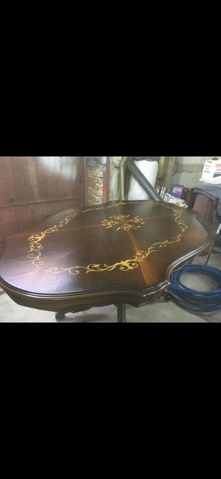 Стіл в стилі бароко