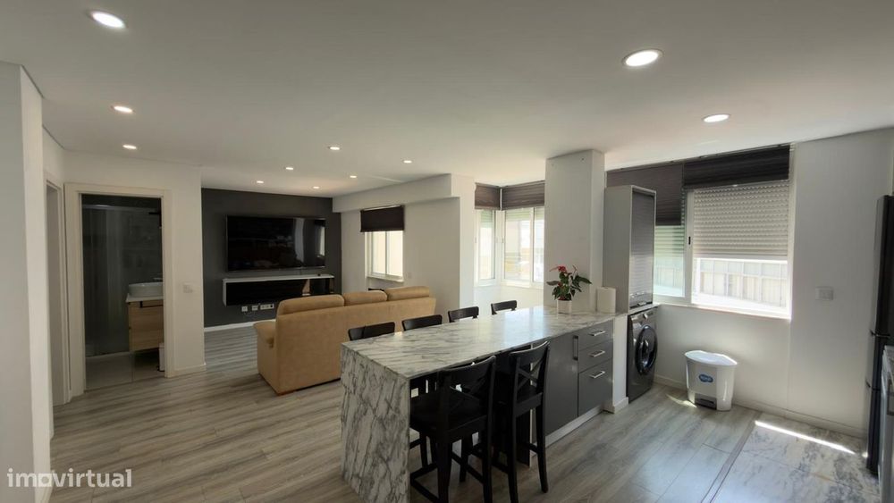 Apartamento T3 Open Space para Arrendamento em Paio Pires