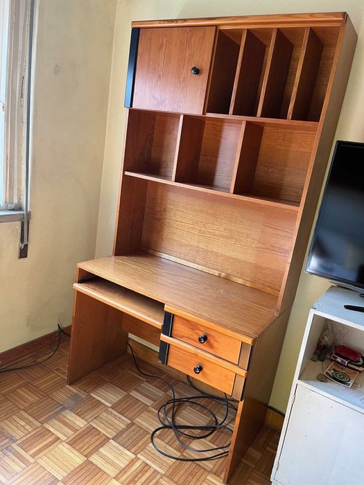 Secretaria com estante