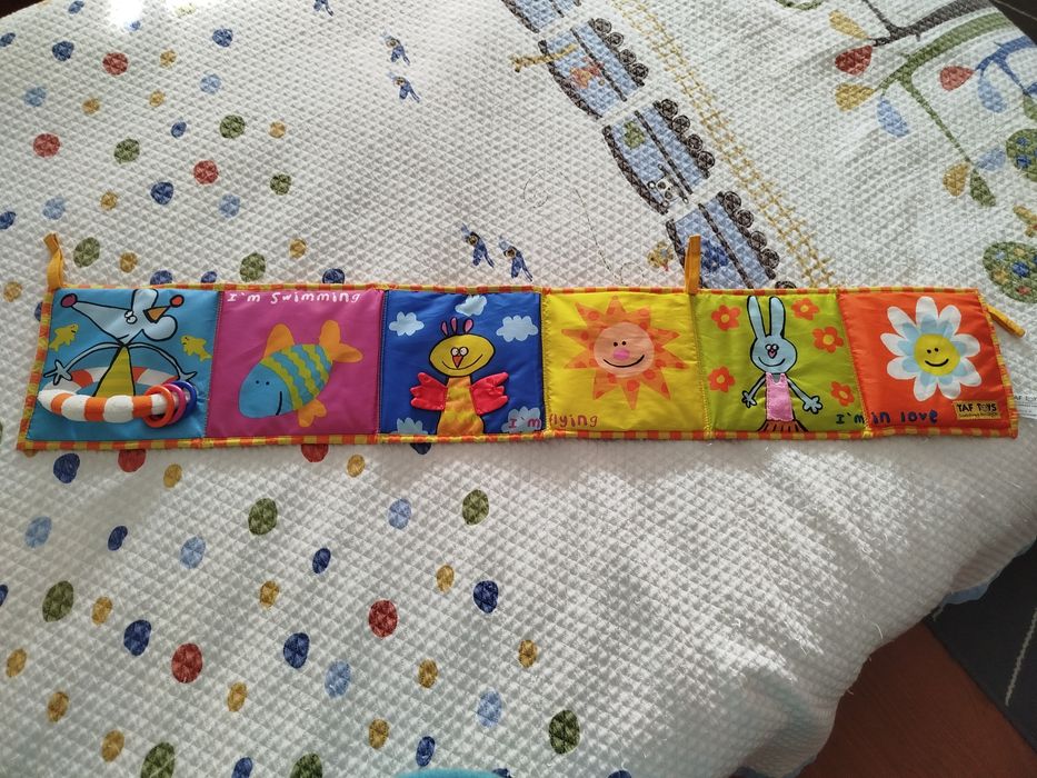 Brinquedo sensorial de bebé