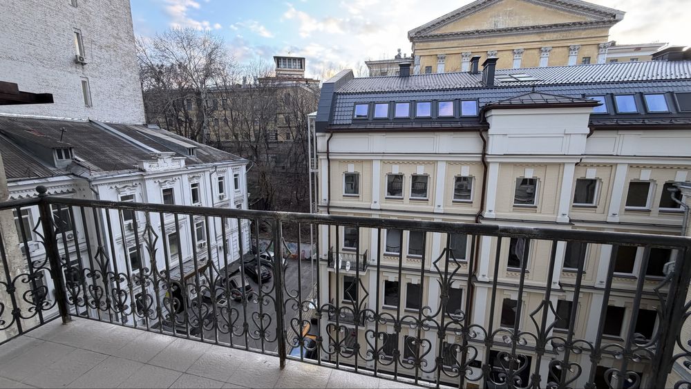 Продаж офісу у урядовому кварталі Києва Музейний провулок 177 м2