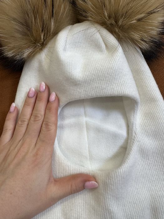 Зимова біла шапка-шолом  з 2 ма бубонами