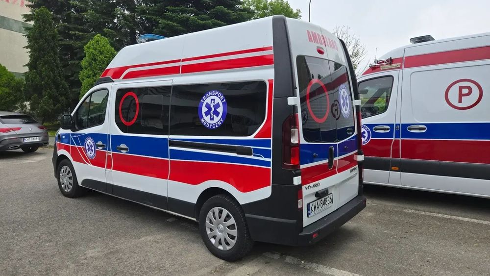 Opel VIVARO TRAFIC AMBULANS KARETKA  Ambulans Karetka typ B nosze