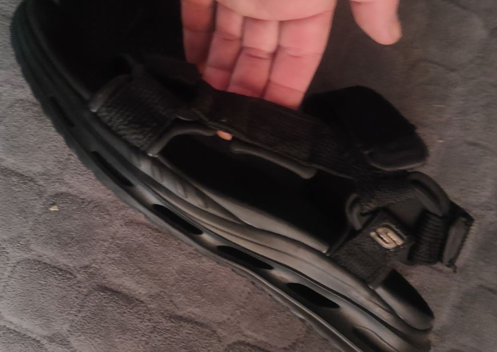 Кросівки , сандалі Skcehers