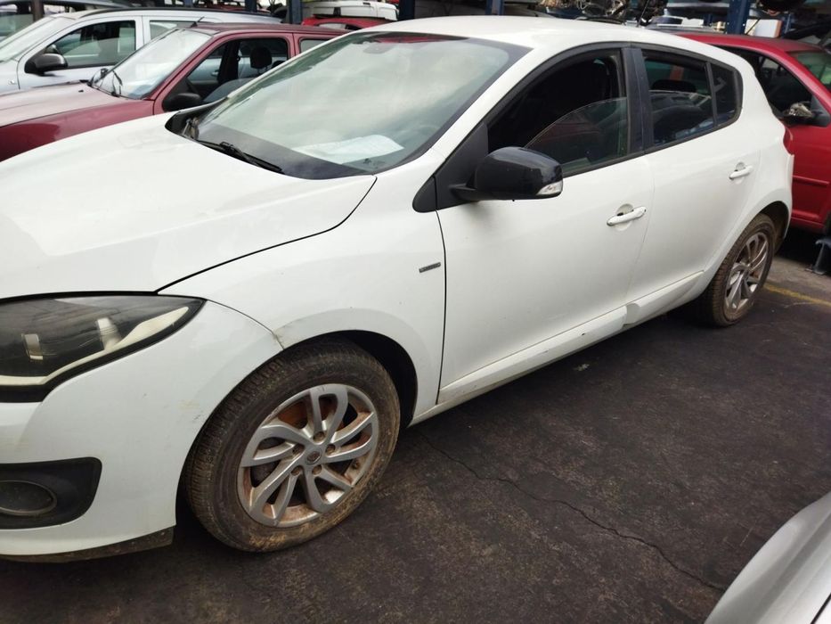 Guarda-Lamas Frente Direito Renault Megane Iii Berlina 5P