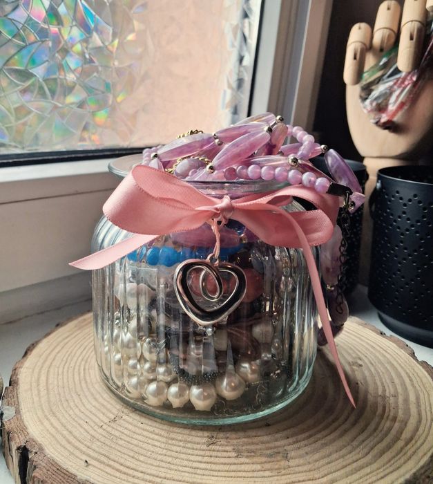 Słoik z starą biżuterią + zestaw kolczyki i naszyjnik