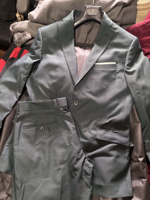 Vendo fato suits inc como novo nunca usado