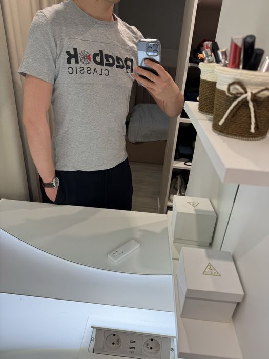 T-shirt Reebok szara