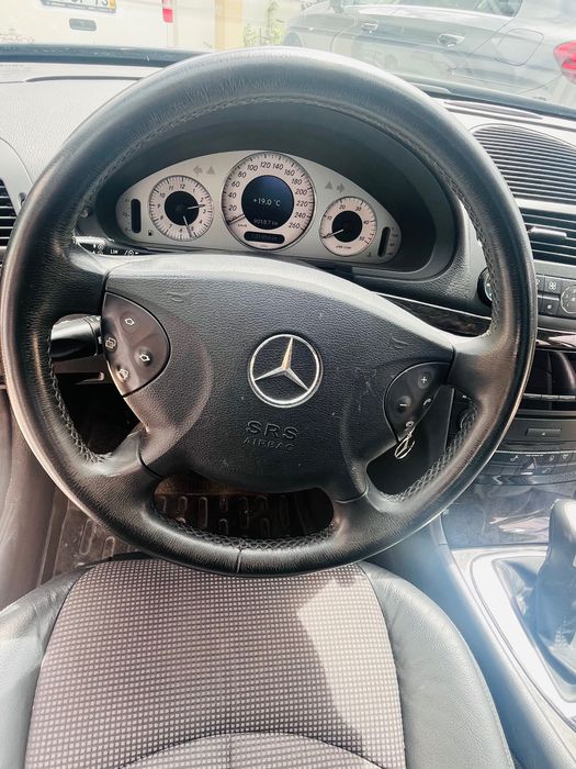 Mercedes-Benz E 220 — fotografia 8