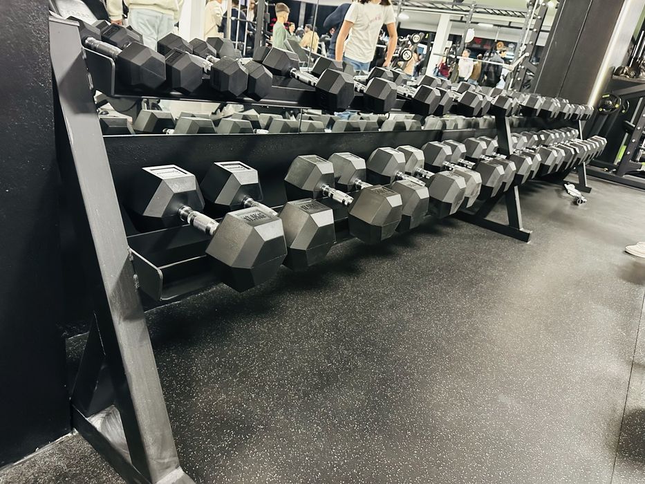 Suportes de halteres, bumpers e kettlebells