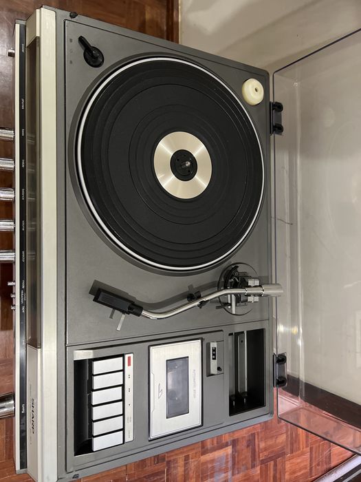 Gira discos Sharp SG-160H Stereo Music Center