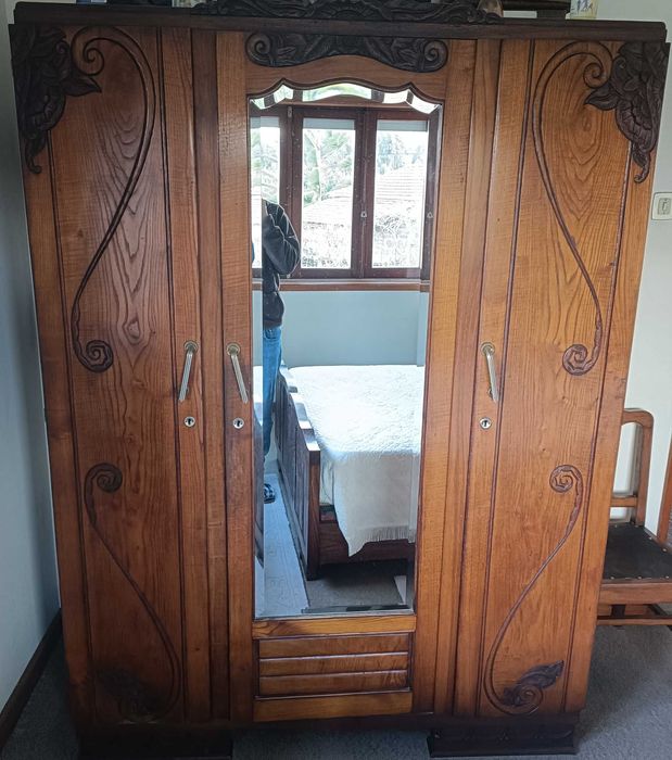 Guarda-vestidos de Madeira