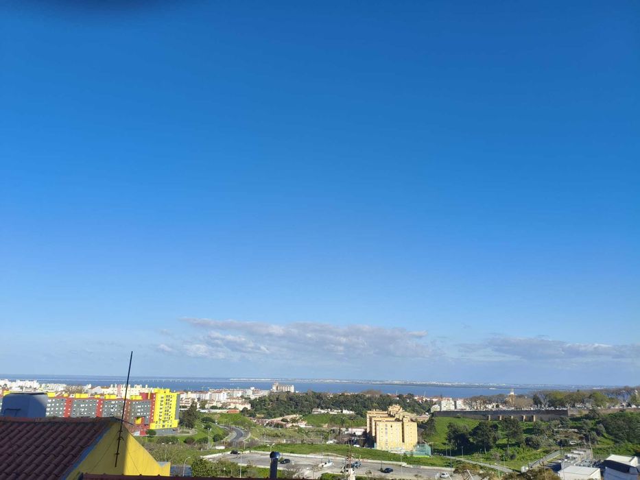 Quarto grande em zona sossegada, centro Lisboa