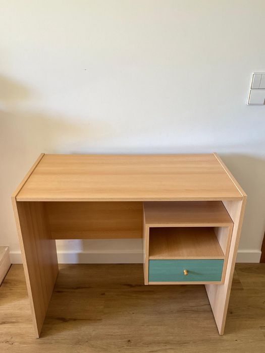 Secretária + mesa de cabeceira