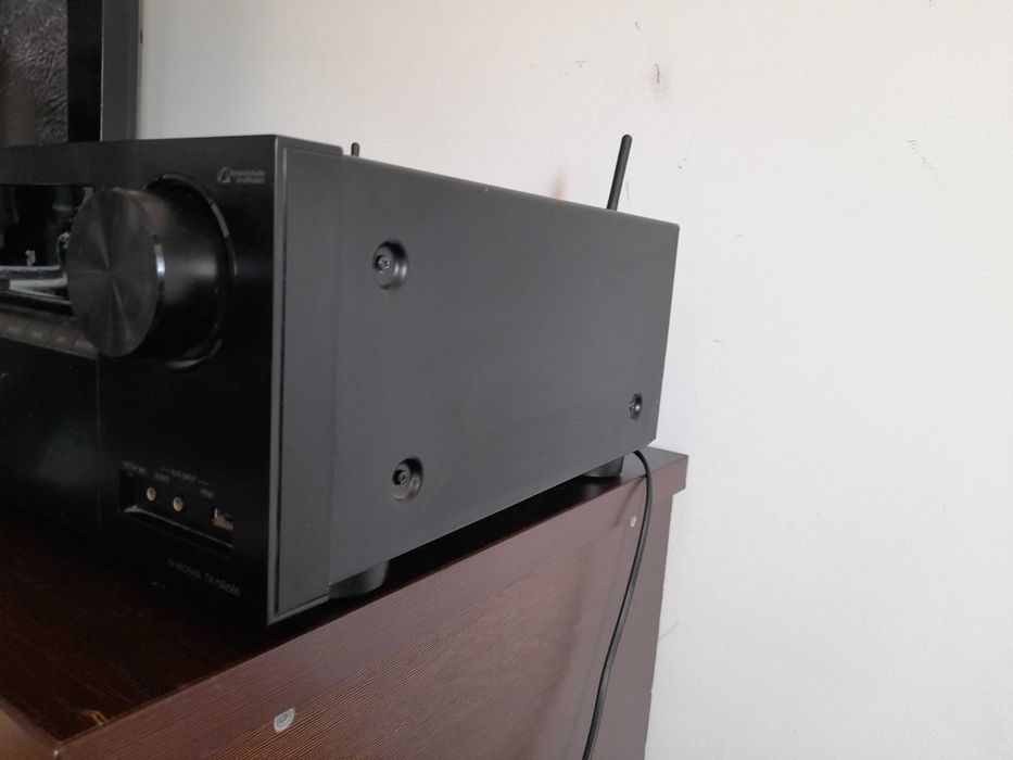 Amplituner Onkyo TX-NR686 + pilot