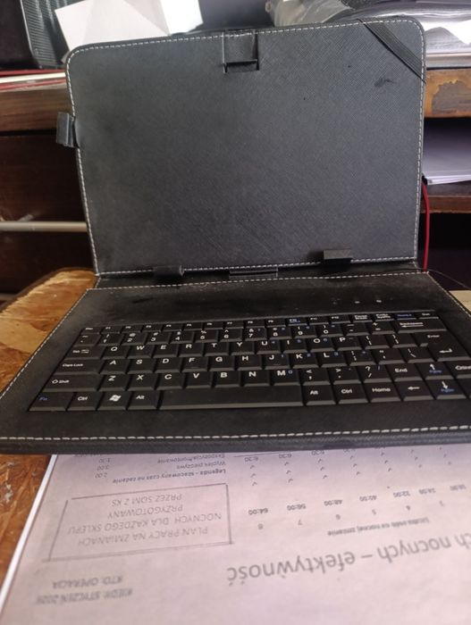 Etui z klawiaturą na tableta