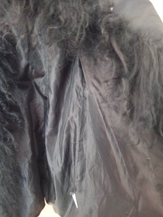 Casaco preto medieval tamanho L renda e pelo.