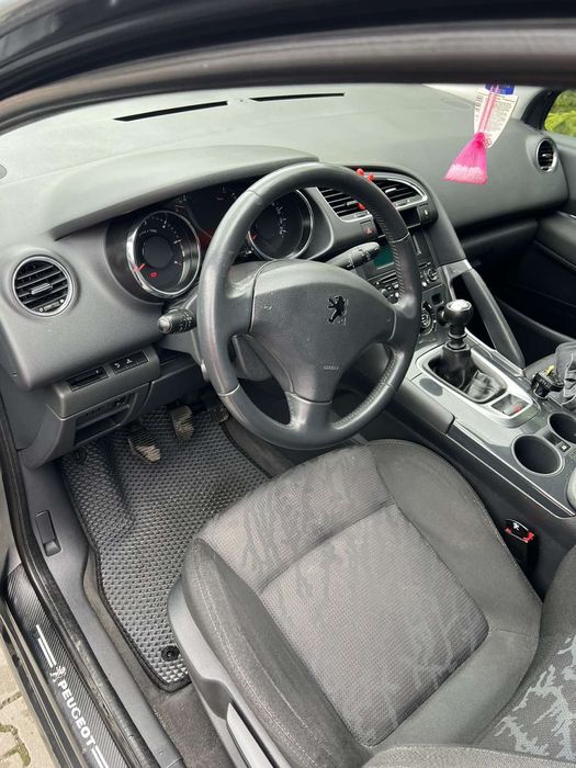 Продам Пежо 3008