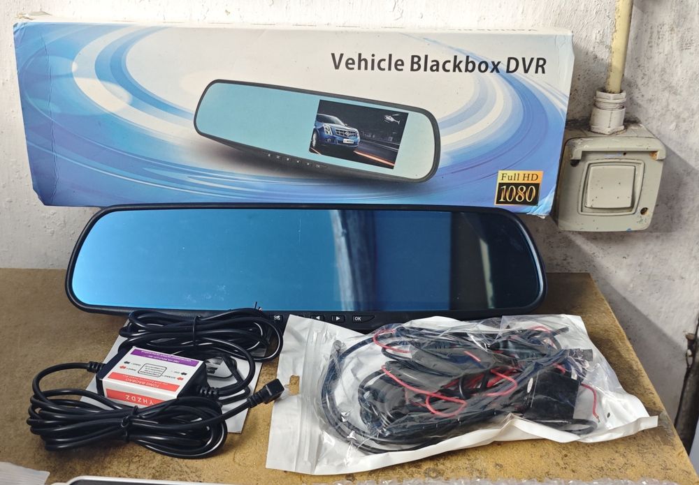 Retrovisor com dupla câmera e marcha atrás gravação NOVO