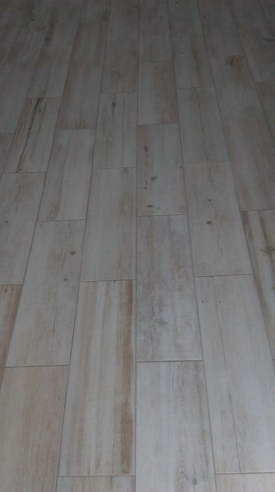 Trolha e Pintor assentamento de Azulejo  Tijoleira  e Pintura