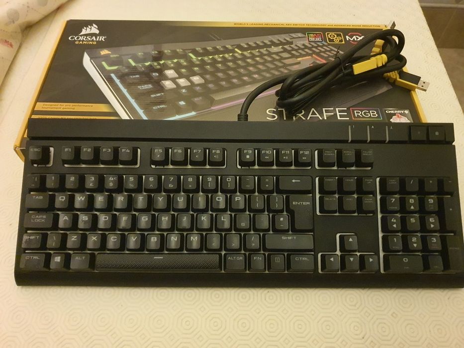 Teclado Corsair Strafe RGB