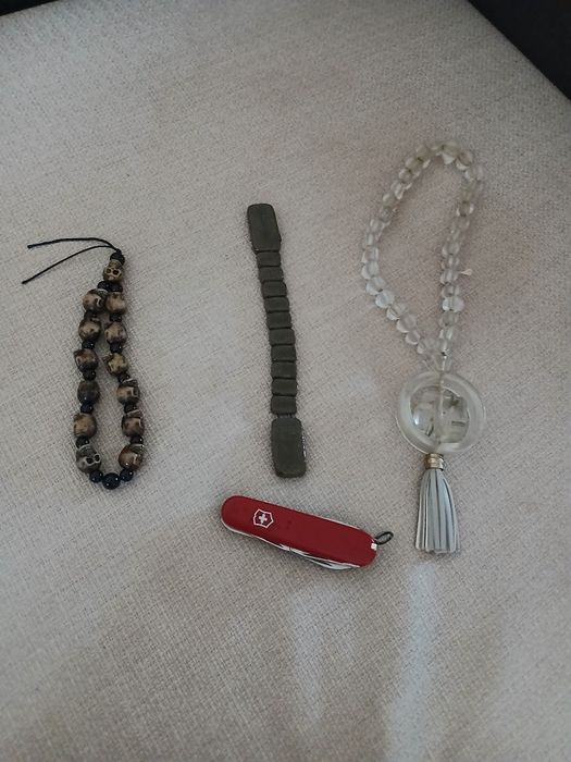 Чётки из разного материала.